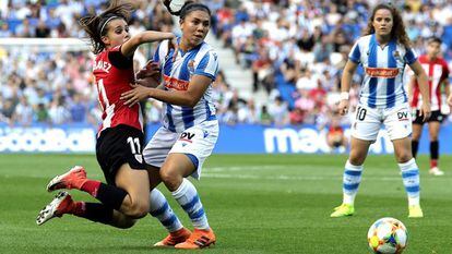 Jone Ibañez (i) y Kiana Palacios (c), en el Real-Athletic de hace dos semanas.
