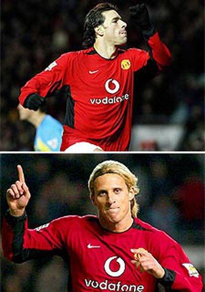 Van Nistelrooy, arriba, y Forlán, celebran sus goles ayer.