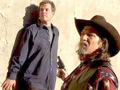 Danny Huston, a la izquierda, en un escena de <i>Silver City.</i>