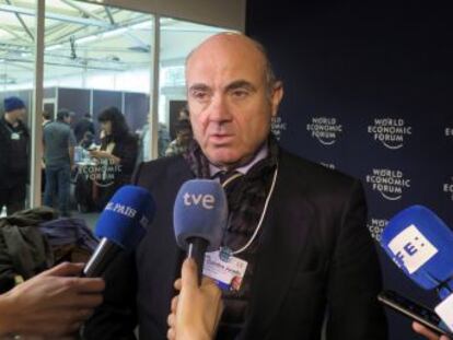 El ministro de Economía asegura que el crecimiento económico de España es sostenible y basado en el sector exterior