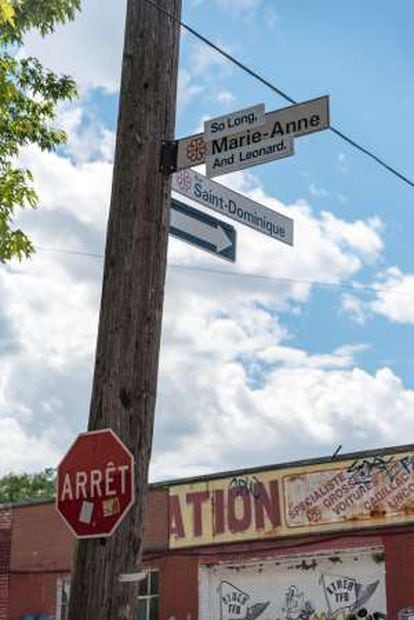 Cartel de una calle de Montreal que alguien completó haciendo referencia al título de una canción de Cohen, ‘Hasta siempre, Marianne’, y con el añadido ‘y Leonard’.