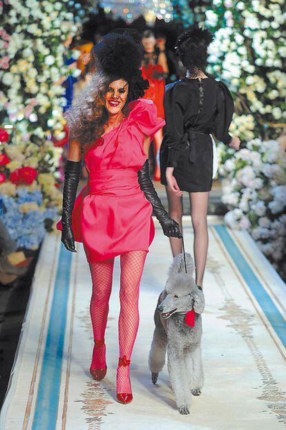 <b>La estilista Anna dello Russo desfiló en la presentación de la colección de Lanvin para H&M en octubre en Nueva York.</b>