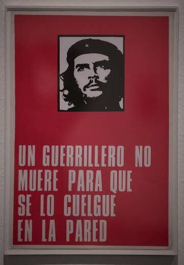 Anti afiche de Roberto Jacoby con una imagen del Che Guevara.