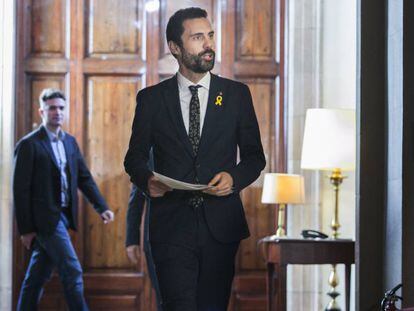 El presidente del Parlament, Roger Torrent, antes de la reuni&oacute;n de la mesa de la C&aacute;mara