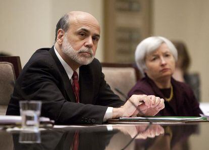 El presidente de la Reserva, Ben Bernanke, y su segunda, Janet Yellen, en una reuni&oacute;n abierta de la instituci&oacute;n. 