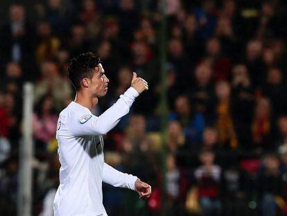 Cristiano Ronaldo celebra un gol ante Lituania. 