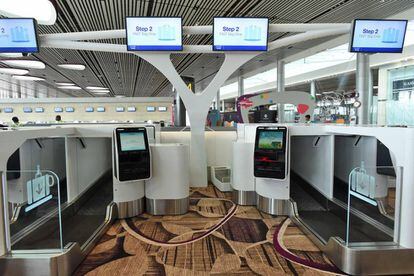 Máquinas automáticas para acceder a la zona de embarque en los aeropuertos.