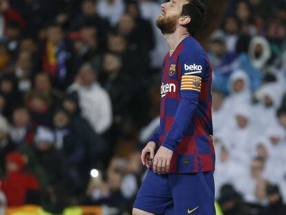 La regressió del campionat ha afectat fins i tot Messi, única gran icona que queda, enyorat ara de Suárez.