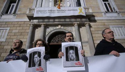Protesta a favor dels polítics presos davant del Palau de la Generalitat.