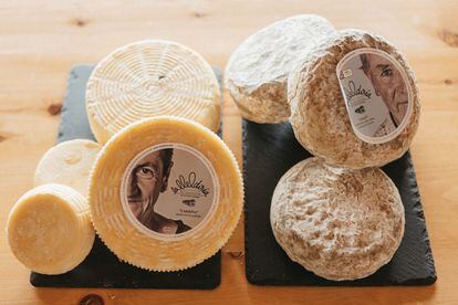 Los quesos de la Lleldiría tienen el nombre y la cara de los ganaderos de la zona que les proveen de leche. Foto proporcionada por la Lleldiría.