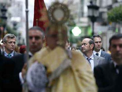 Rueda y Louzán, durante una procesión religiosa en A Estrada en 2011.