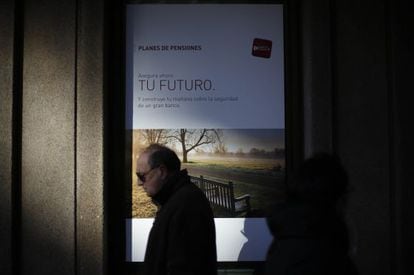 Oferta de pensiones en una sucursal bancaria de Madrid