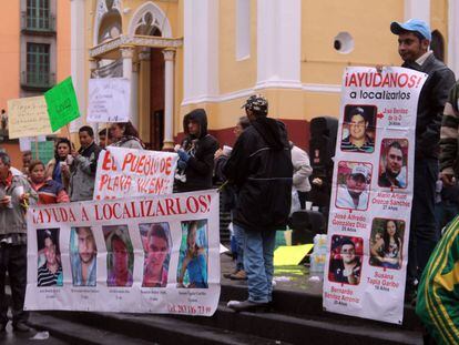 Familiares de los cinco jóvenes desaparecidos en Veracruz.