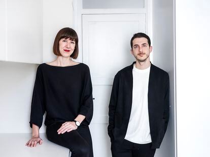 El dúo creativo Anna Devís y Daniel Rueda, en su estudio de Valencia.