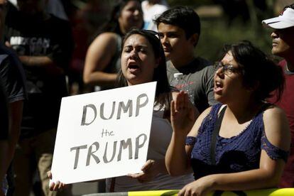 Protestas en contra de Trump fuera del congreso republicano en Phoenix