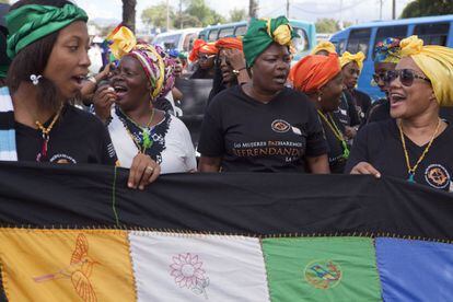 Mujeres afros del Chocó también se manifestaron por las calles de Popayán. De esta olvidada región tropical colombiana llegaron siete autobuses.