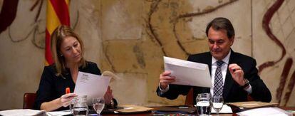 El presidente de la Generalitat en funciones, Artur Mas, y la vicepresidenta Neus Munté, durante la reunión semanal del Gobierno catalán.