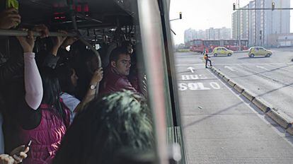 Usuarios del sistema de Transmilenio, en Bogotá