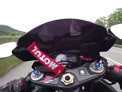 La moto, a 259 km/h.