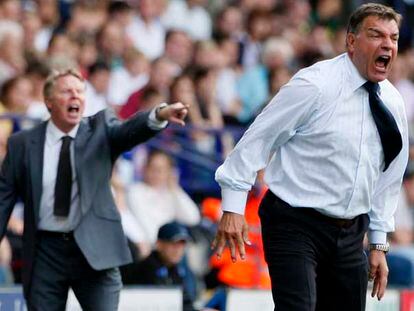 Sam Allardyce, el último técnico destituido en Inglaterra, en primer plano, junto al entrenador del Bolton.