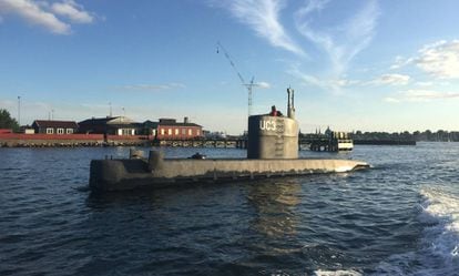 El submarino con la mujer no identificada en su castillo, en el puerto de Copenhague, el pasado d&iacute;a 11.