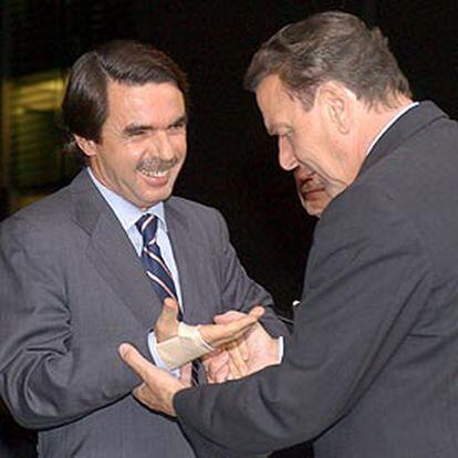 Aznar y Schröder, durante su encuentro de anoche en Berlín.