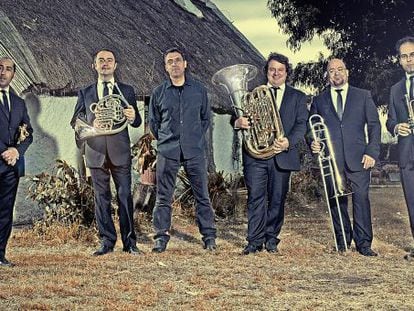 El quintet Spanish Brass Luur Metalls amb Pep Gimeno, 'Botifarra' (centre).