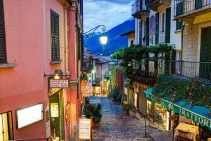 Calle del pueblo de Bellagio, en el Lago de Como (Italia).