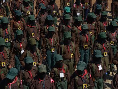 Integrantes del Ejército Zapatista durante el acto inaugural del Segundo Encuentro Internacional de Mujeres que Luchan.