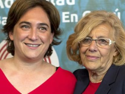 Ada Colau (esquerra) i Manuela Carmena, al Cercle de Belles Arts de Madrid.