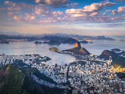 Vista de Río de Janeiro desde la cima del Morro do Corcovado. 