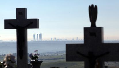 Vista panorámica de Madrid desde el cementerio de Colmenar Viejo.