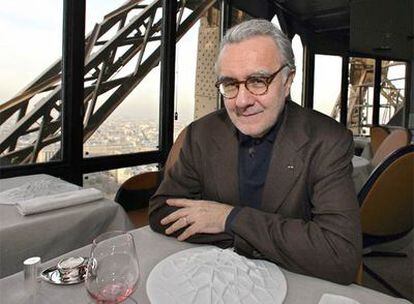 Alain Ducasse, en su restaurante Jules Verne, ubicado en el segundo piso de la Torre Eiffel.