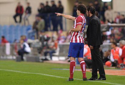 Tiago y Simeone, durante un partido en el Calderón.