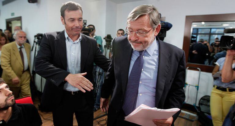 El secretario general de los socialista madrileños, Tomás Gómez, y el secretario de Estado para el Deporte, Jaime Lissavetzky, en la sede del PSM.