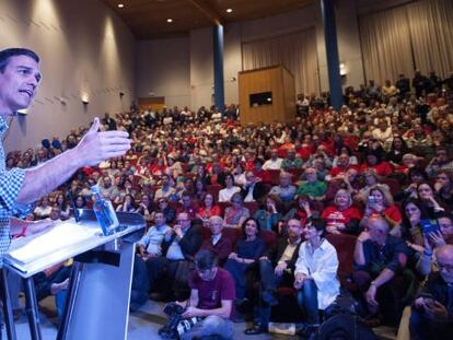 El exsecretario general del PSOE Pedro S&aacute;nchez, durante el encuentro con militantes celebrado esta semana en el Edificio Polit&eacute;cnico del Campus Universitario de Ourense.