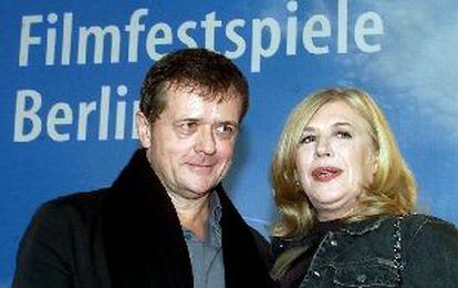 Patrice Chéreau, ganador del Oso de Oro, con la actriz Marianne Faithful en Berlín.