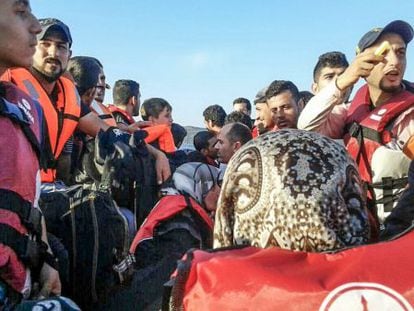 Um Al&iacute;, en la patera hacia Lesbos.