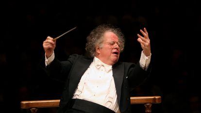 James Levine, al frente de la Sinfónica de Boston en el Carnegie Hall de Nueva York, en febrero de 2010.