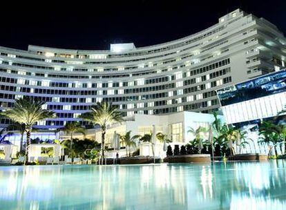 El hotel Fontainebleau, en Miami Beach, abrió en 1954 con interiores manieristas al gusto francés provenzal, y reabrió en 2008 tras una reforma de mil millones de dólares.