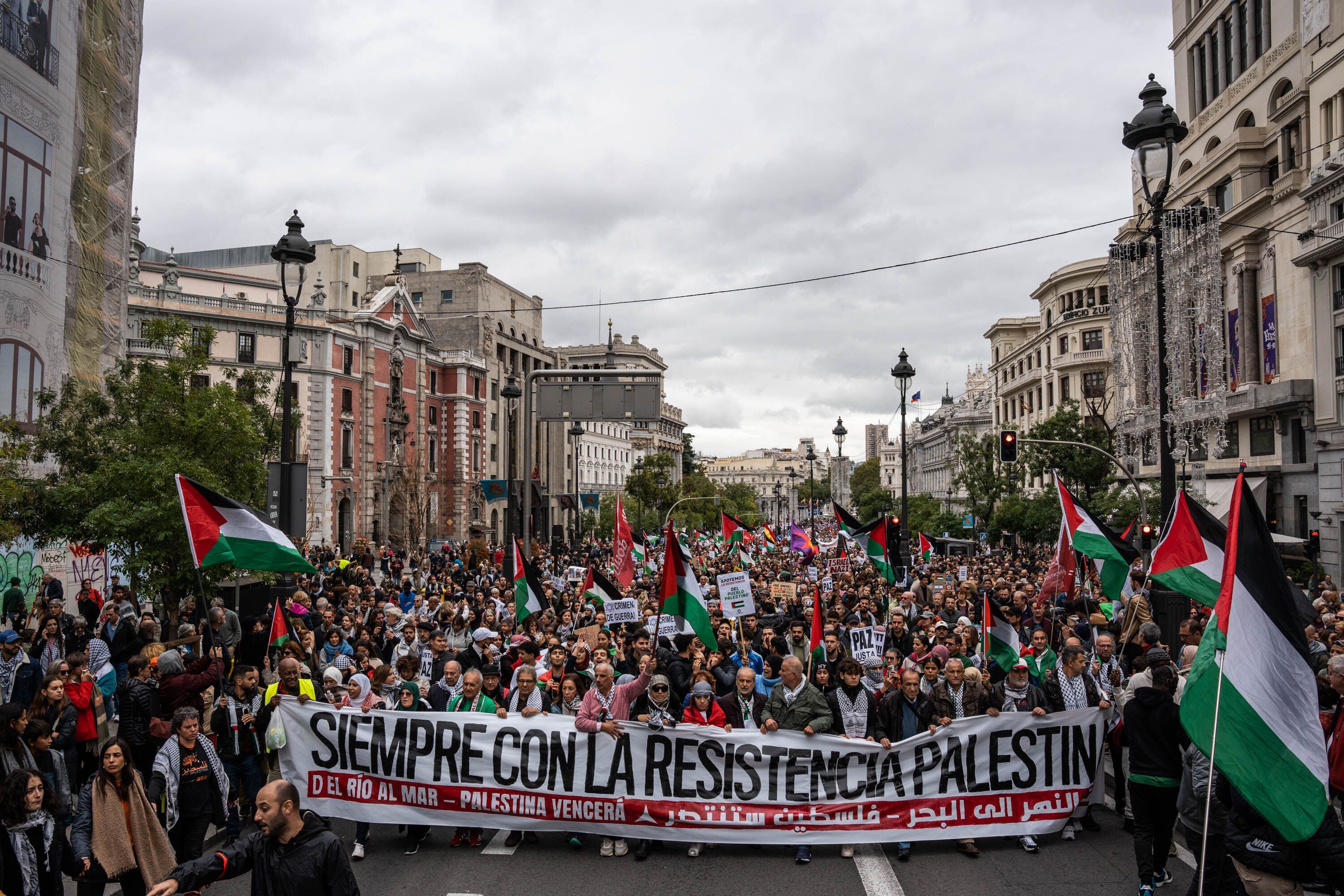 Miles de personas se manifiestan en Madrid en apoyo a los palestinos