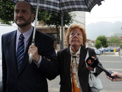 Menchu Alvarez del Valle, abuela de la Reina Letizia, a su llegada al juzgado para declarar por el caso, en 2012. 