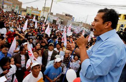 Ollanta Humala se dirige a los peruanos en la localidad de Mala, al sur del país