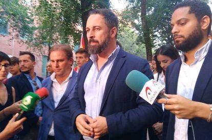 Santiago Abascal en declaraciones a los medios en Barcelona.