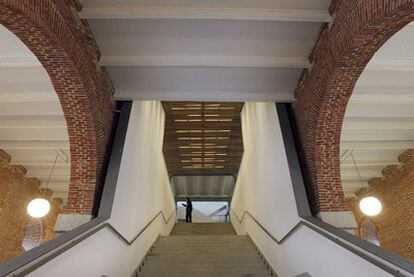 El interior del centro cultural Conde Duque rehabilitado.