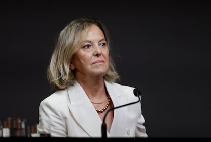 La presidenta de la Fundación Amancio Ortega, Flora Pérez, durante la Junta general de accionistas de Inditex celebrada en julio en la sede de la multinacional en Arteixo