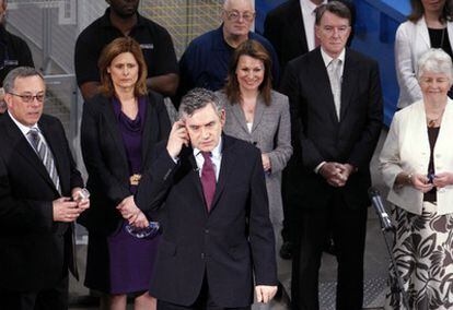 El primer ministro británico, Gordon Brown, habla durante un mitin.