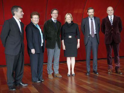 Presentación de la fundación del Museo Reina Sofía y su patronato. En la imagen, Borja-Villel, Helga de Alvear, José María Lassalle, Patricia Phelps de Cisneros, Guillermo de la Dehesa y Juan Carlos Verme.