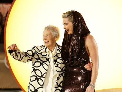 Florence Pugh con su abuela Pat, en la presentación de 'Dune'.