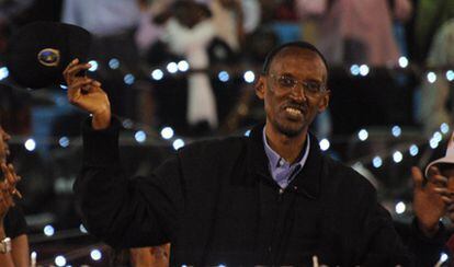 Paul Kagame ovacionado por sus seguidores el 11 de agosto.